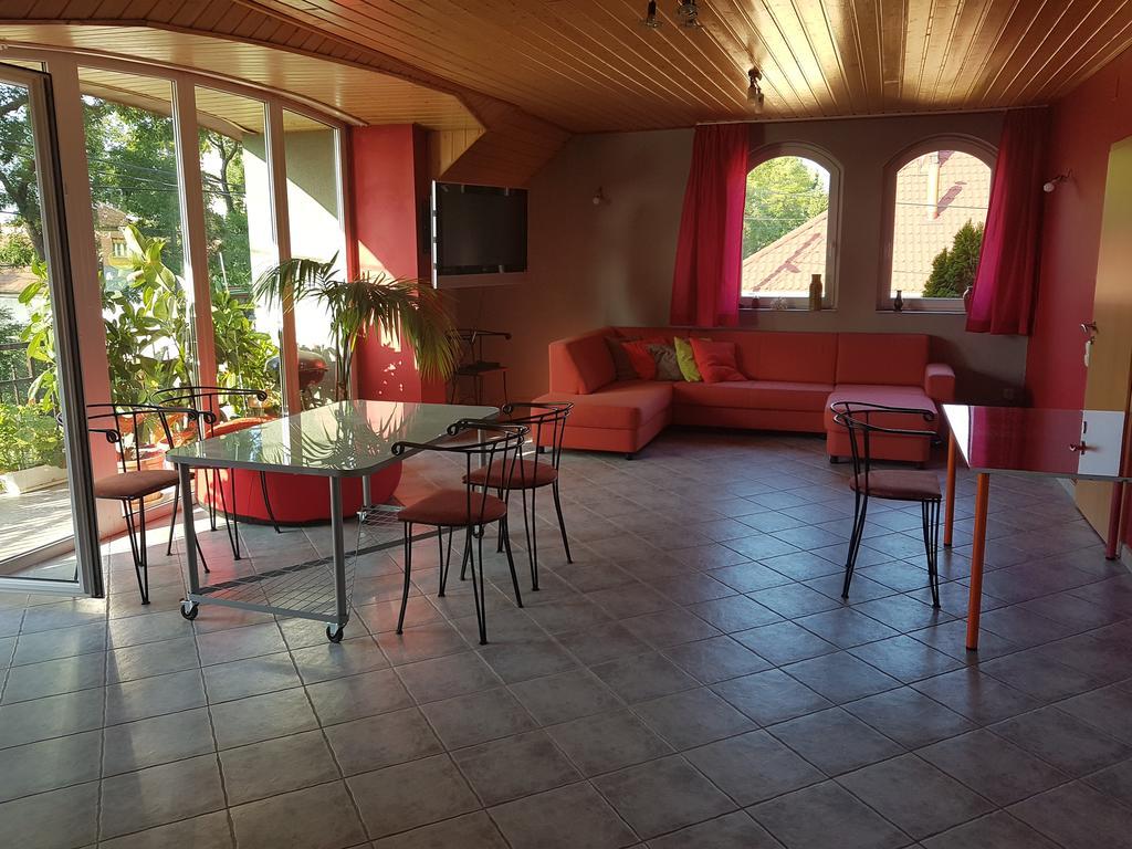 Szigeti Apartmanhaz 페치 외부 사진