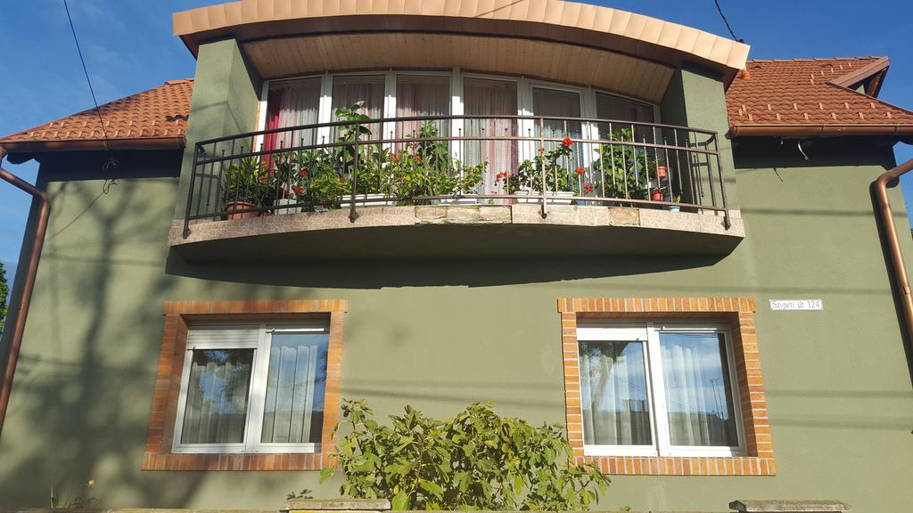 Szigeti Apartmanhaz 페치 외부 사진